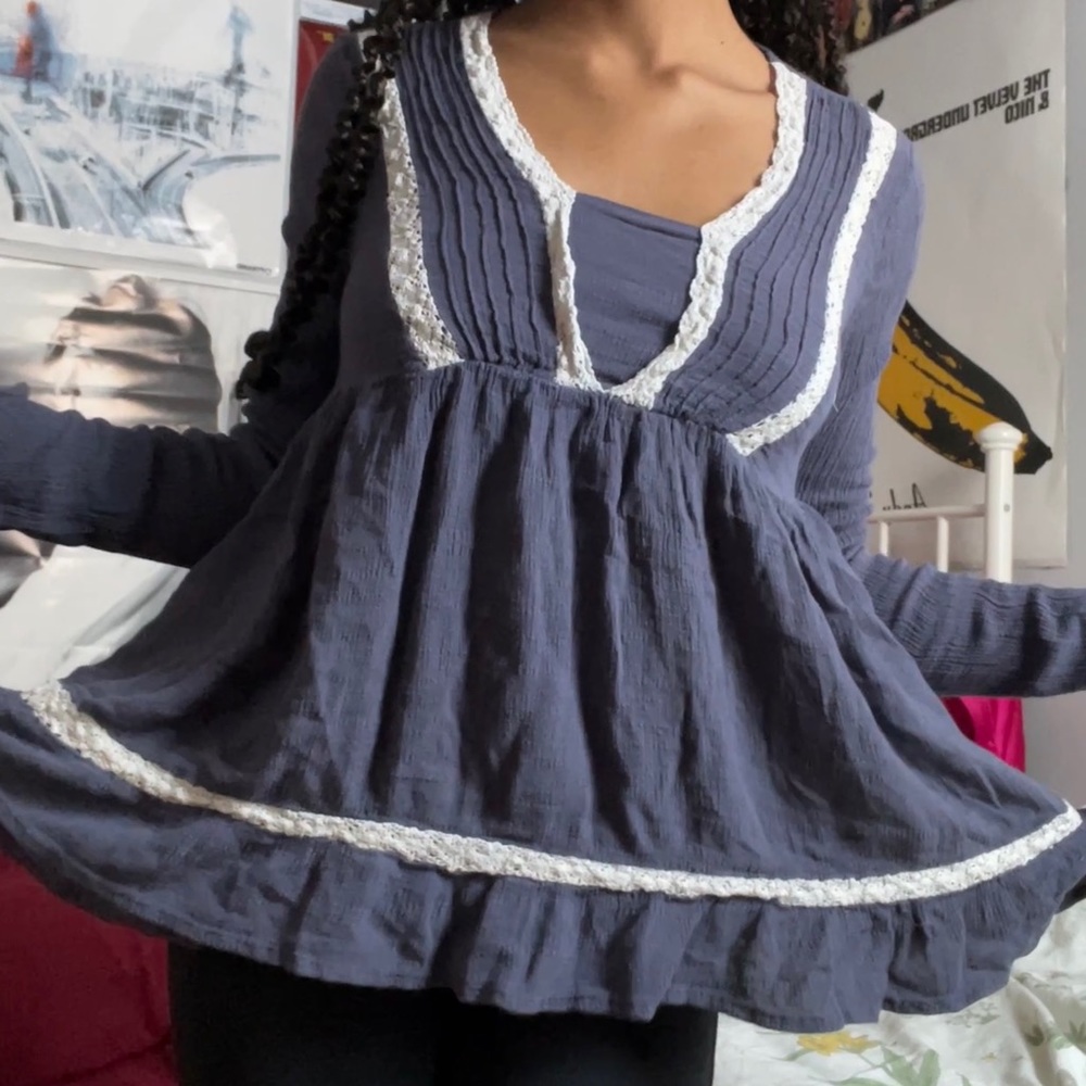 ADORABLE DEL REY EMPIRE WAIST NAVY BLUE FLOWY LONG SLEEVE TOP SIZE SMALL